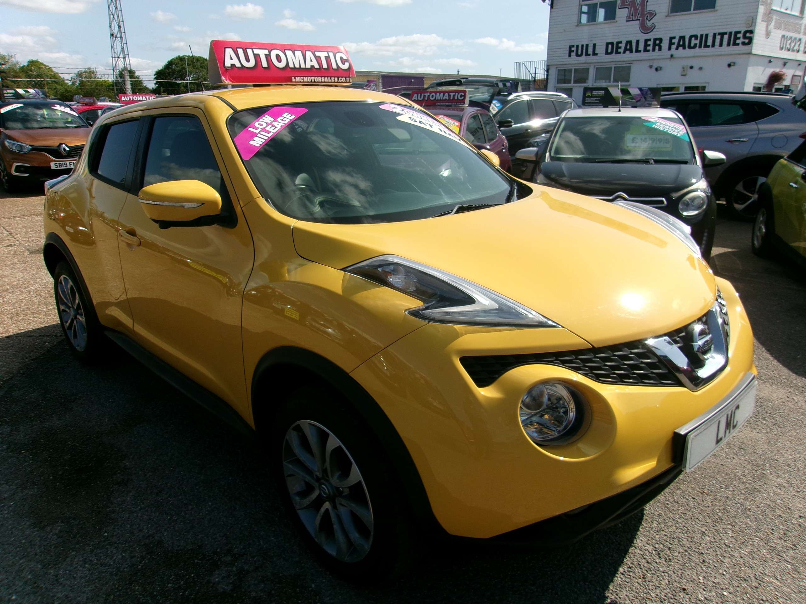 A 2015 NISSAN JUKE Automatic 1.6 Tekna SUV 5dr Petrol XTRON Euro 6 (117 ps) A 2015 NISSAN JUKE Automatic 1.6 Tekna SUV 5dr Petrol XTRON Euro 6 (117 ps)