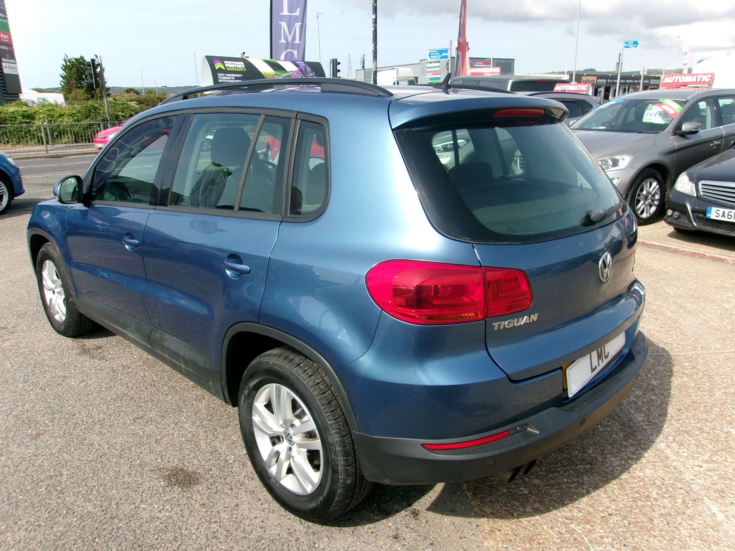 A 2014 VOLKSWAGEN TIGUAN 1.4 TSI BlueMotion Tech S SUV 5dr Petrol Manual 2WD (s/s) (160 ps) A 2014 VOLKSWAGEN TIGUAN 1.4 TSI BlueMotion Tech S SUV 5dr Petrol Manual 2WD (s/s) (160 ps)