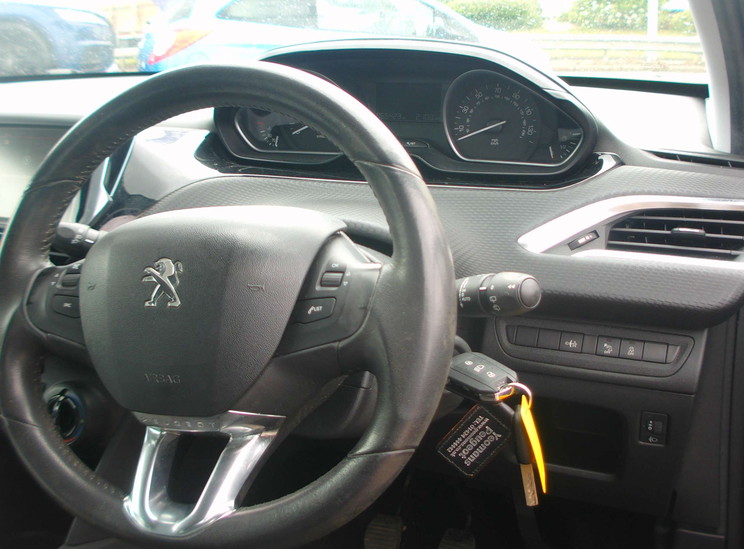 2015 PEUGEOT 208 2015 PEUGEOT 208