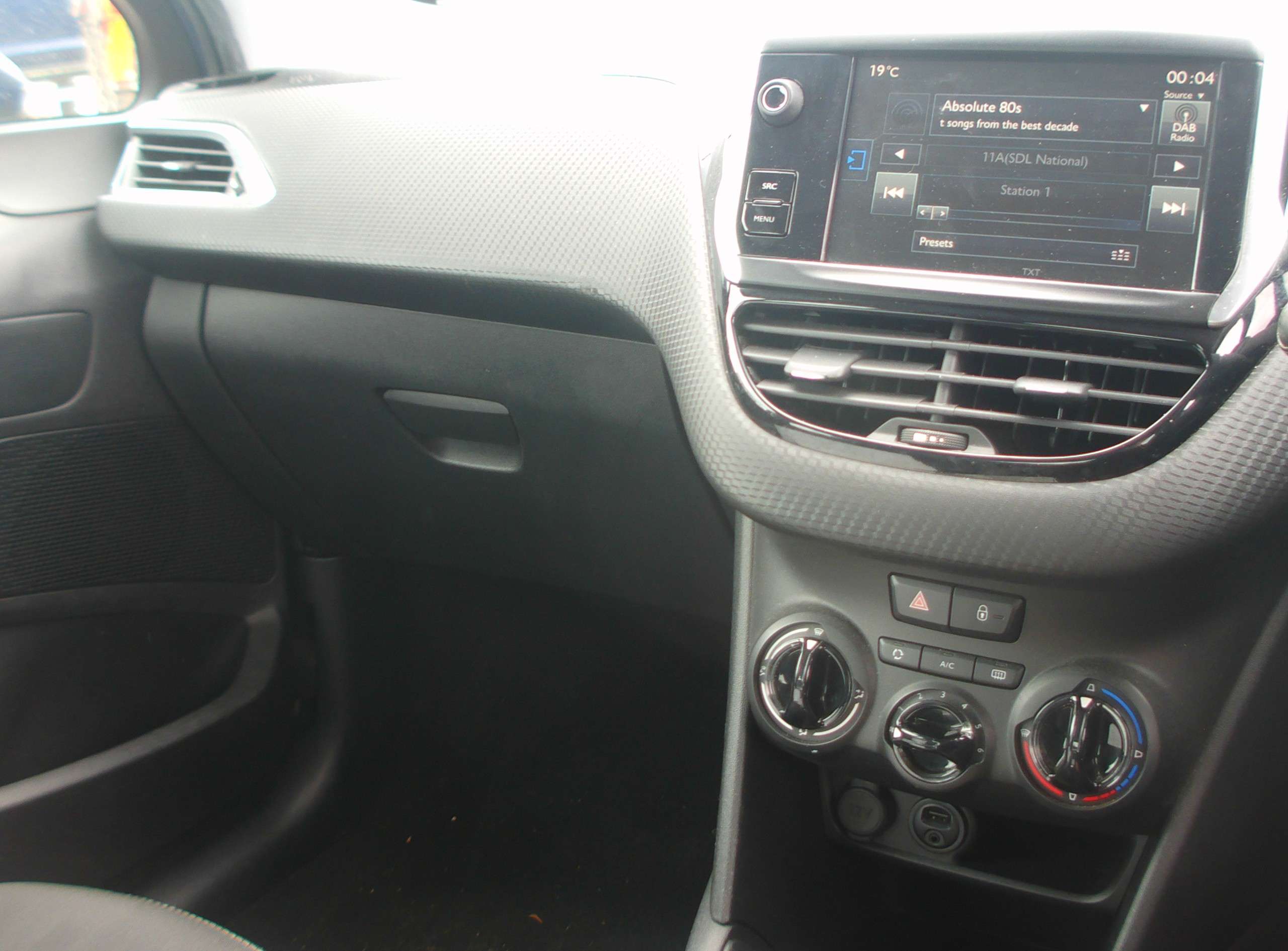2015 PEUGEOT 208 2015 PEUGEOT 208