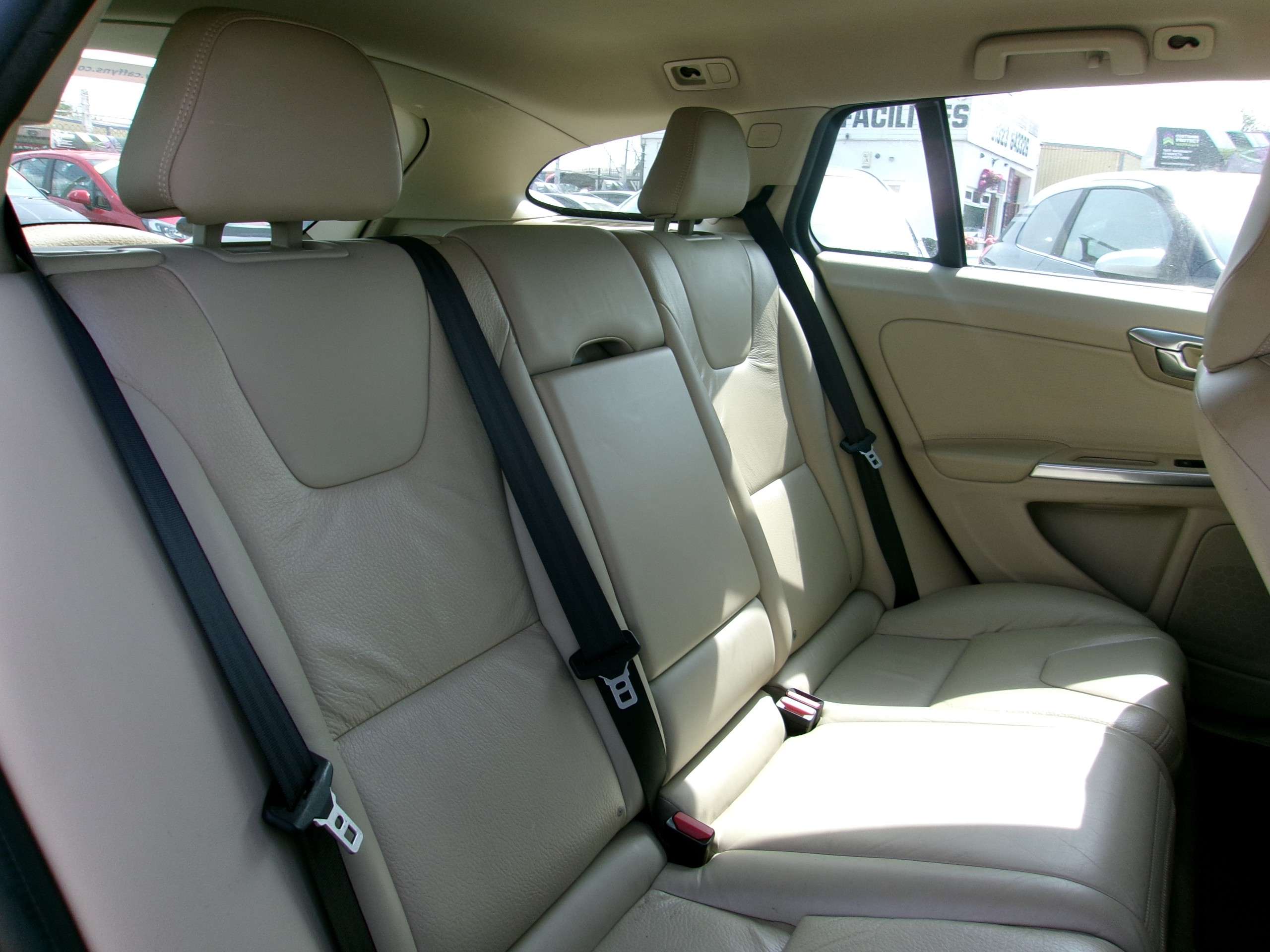2011 VOLVO V60 2011 VOLVO V60