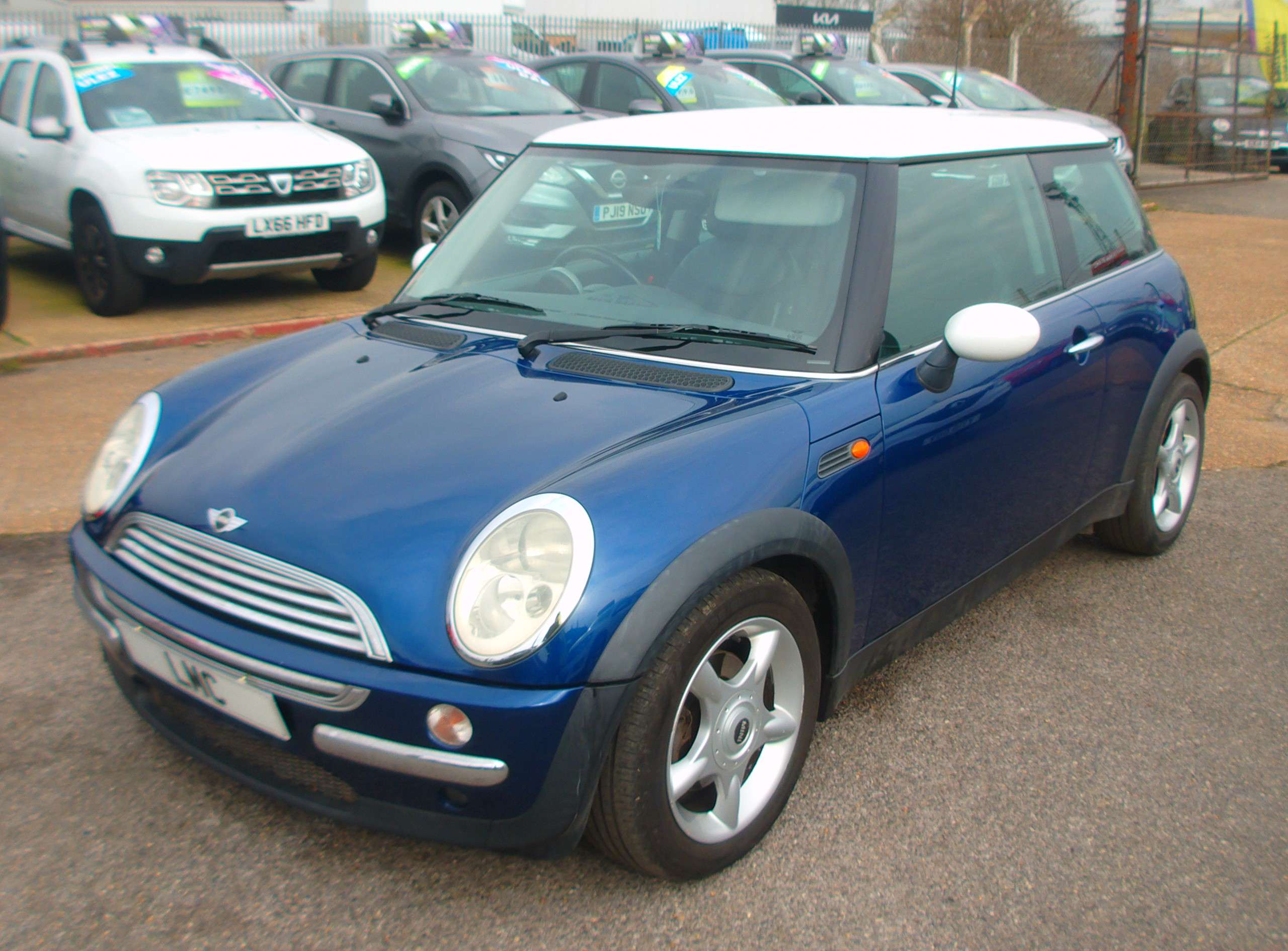 A 2004 MINI HATCH 1.6 Cooper Hatchback 3dr Petrol Manual Euro 3 (115 ps) A 2004 MINI HATCH 1.6 Cooper Hatchback 3dr Petrol Manual Euro 3 (115 ps)