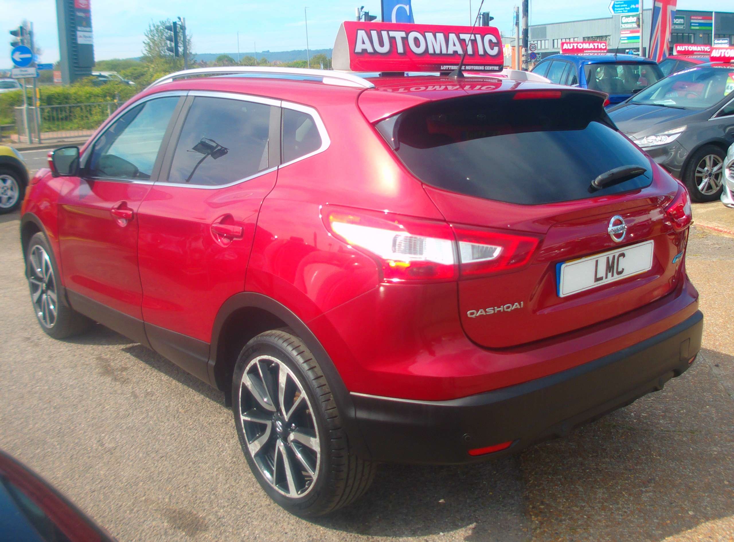 A 2014 NISSAN QASHQAI Automatic 1.6 dCi Tekna SUV 5dr Diesel XTRON (s/s) A 2014 NISSAN QASHQAI Automatic 1.6 dCi Tekna SUV 5dr Diesel XTRON (s/s)