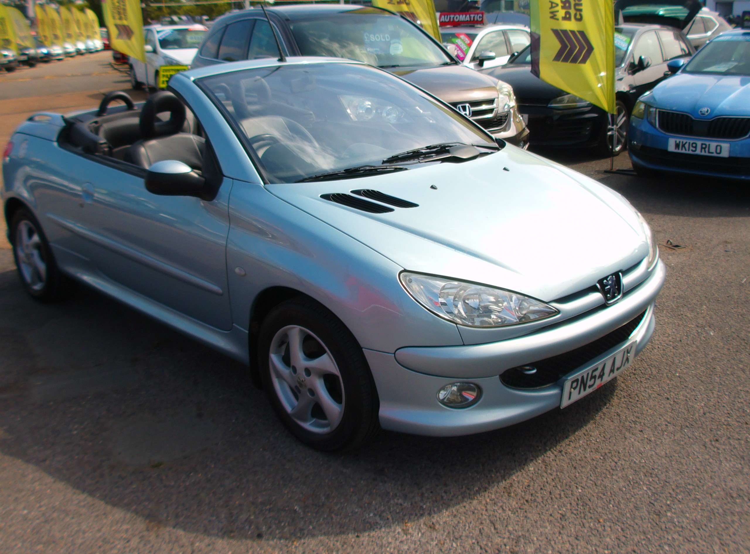 A 2004 PEUGEOT 206 1.6 ALLURE S COUPE HARD TOP CABRIOLET 2-Door A 2004 PEUGEOT 206 1.6 ALLURE S COUPE HARD TOP CABRIOLET 2-Door