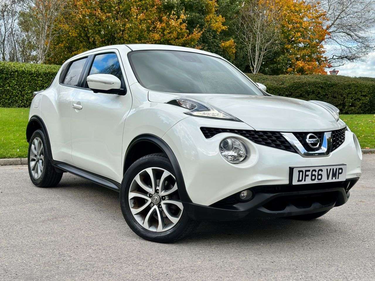 A 2016 NISSAN JUKE 1.5 dCi Tekna SUV 5dr Diesel Manual Euro 6 (s/s) (110 ps) A 2016 NISSAN JUKE 1.5 dCi Tekna SUV 5dr Diesel Manual Euro 6 (s/s) (110 ps)