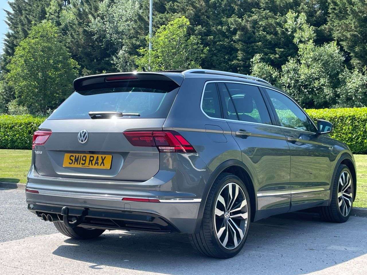 A 2019 VOLKSWAGEN TIGUAN 2.0 TDI R-Line Tech SUV 5dr Diesel Manual Euro 6 (s/s) (150 ps) SAT NAV + R A 2019 VOLKSWAGEN TIGUAN 2.0 TDI R-Line Tech SUV 5dr Diesel Manual Euro 6 (s/s) (150 ps) SAT NAV + R