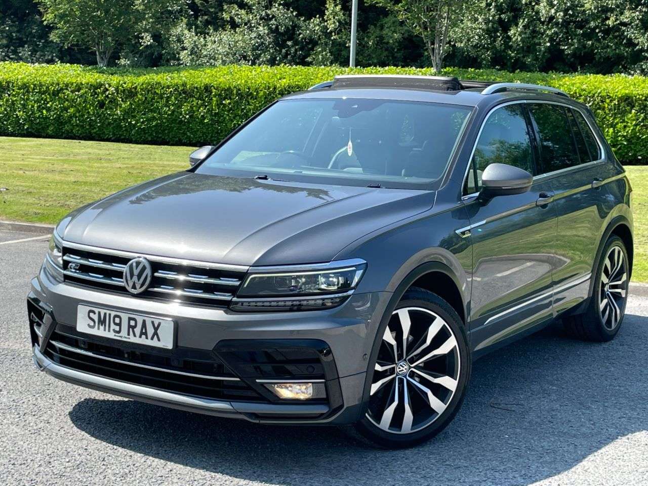 A 2019 VOLKSWAGEN TIGUAN 2.0 TDI R-Line Tech SUV 5dr Diesel Manual Euro 6 (s/s) (150 ps) SAT NAV + R A 2019 VOLKSWAGEN TIGUAN 2.0 TDI R-Line Tech SUV 5dr Diesel Manual Euro 6 (s/s) (150 ps) SAT NAV + R