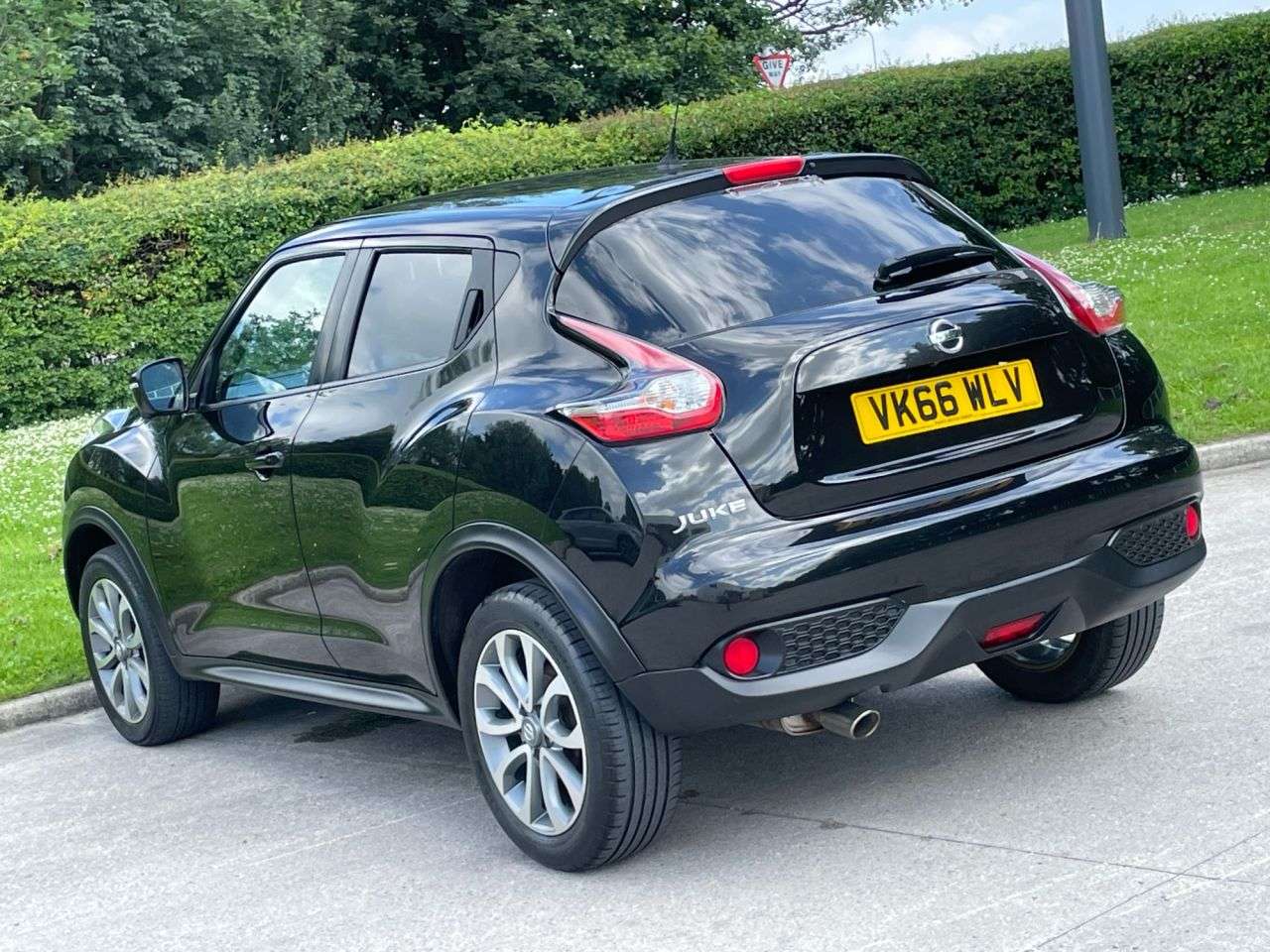 A 2016 NISSAN JUKE 1.5 dCi Tekna SUV 5dr Diesel Manual Euro 6 (s/s) (110 ps) SAT NAV + REVERSI A 2016 NISSAN JUKE 1.5 dCi Tekna SUV 5dr Diesel Manual Euro 6 (s/s) (110 ps) SAT NAV + REVERSI