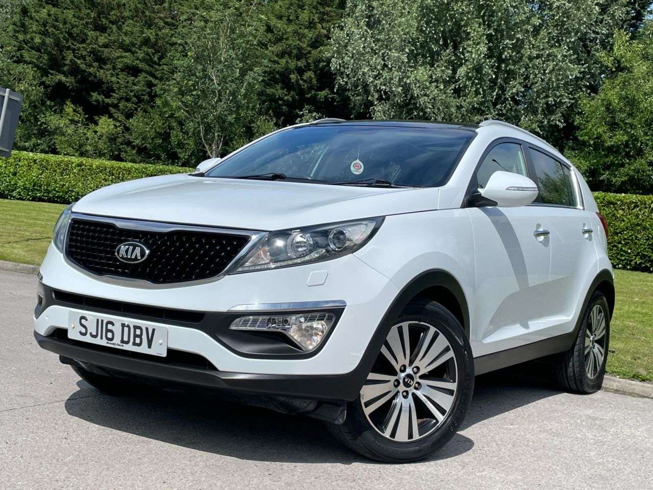 A 2016 KIA SPORTAGE 1.7 CRDi EcoDynamics 3 SUV 5dr Diesel Manual 2WD Euro 6 (s/s) (114 bhp) LEA A 2016 KIA SPORTAGE 1.7 CRDi EcoDynamics 3 SUV 5dr Diesel Manual 2WD Euro 6 (s/s) (114 bhp) LEA