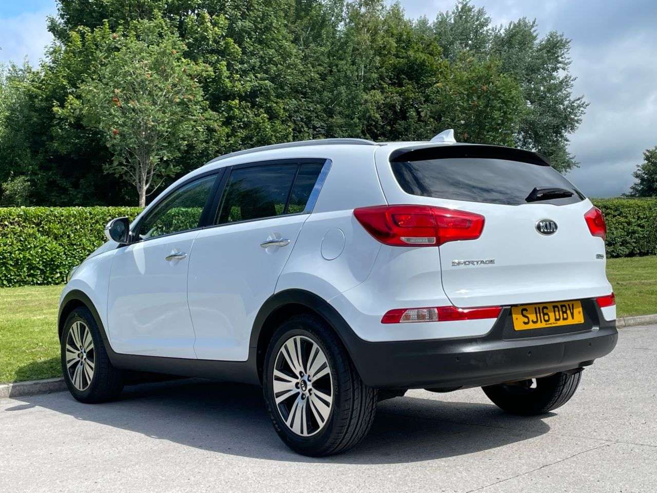 A 2016 KIA SPORTAGE 1.7 CRDi EcoDynamics 3 SUV 5dr Diesel Manual 2WD Euro 6 (s/s) (114 bhp) LEA A 2016 KIA SPORTAGE 1.7 CRDi EcoDynamics 3 SUV 5dr Diesel Manual 2WD Euro 6 (s/s) (114 bhp) LEA