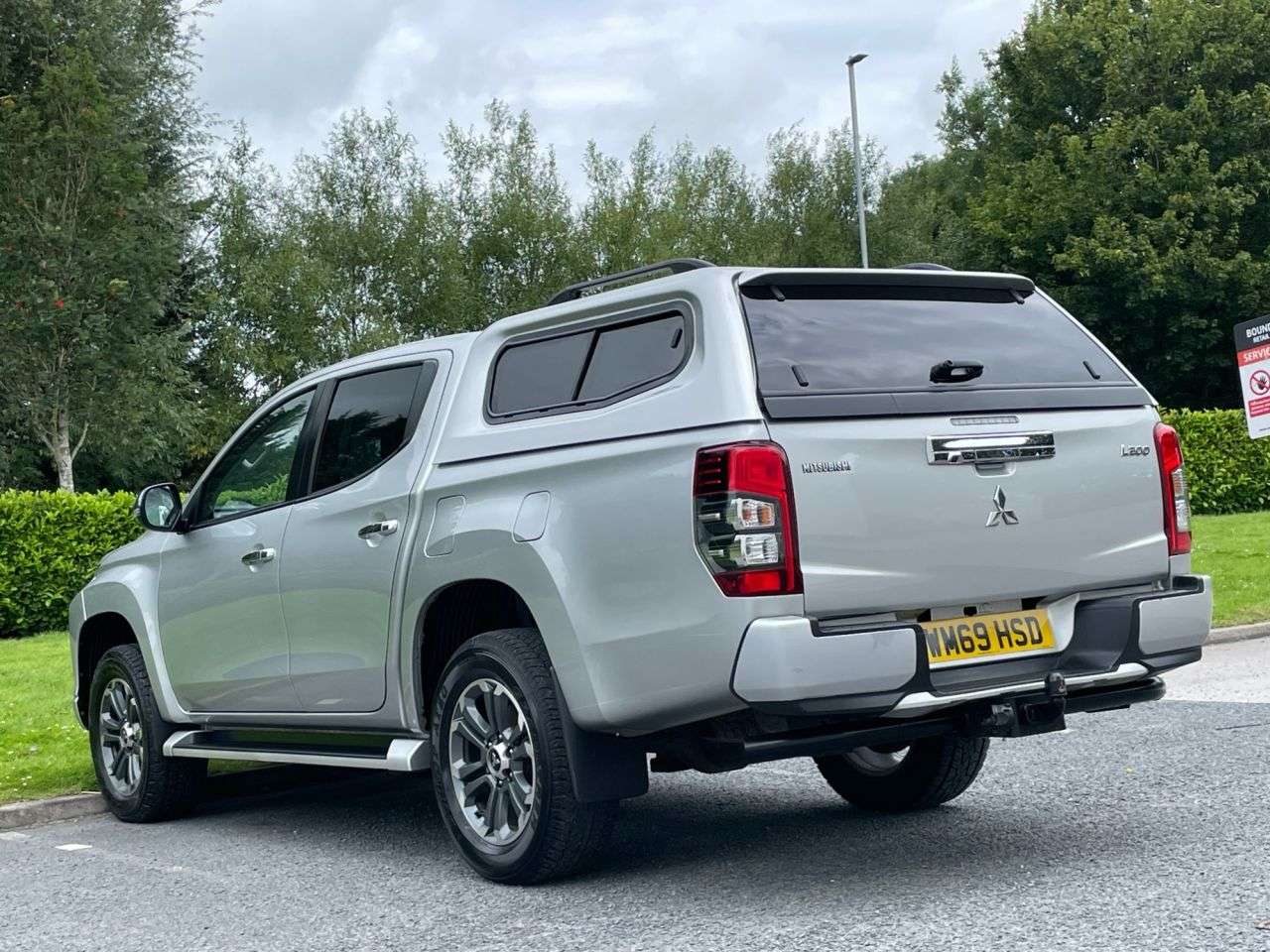 A 2020 MITSUBISHI L200 2.2 DI-D DC Warrior Pickup Double Cab 4dr Diesel Auto 4WD Euro 6 (s/s) (150 A 2020 MITSUBISHI L200 2.2 DI-D DC Warrior Pickup Double Cab 4dr Diesel Auto 4WD Euro 6 (s/s) (150
