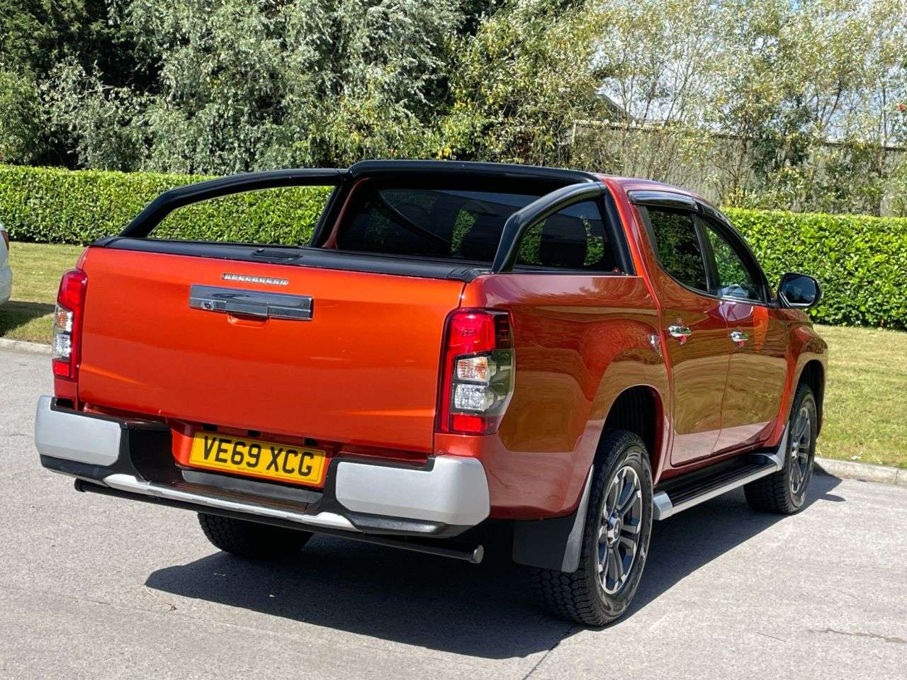 A 2020 MITSUBISHI L200 2.2 DI-D DC Warrior Pickup Double Cab 4dr Diesel Manual 4WD Euro 6 (s/s) (1 A 2020 MITSUBISHI L200 2.2 DI-D DC Warrior Pickup Double Cab 4dr Diesel Manual 4WD Euro 6 (s/s) (1