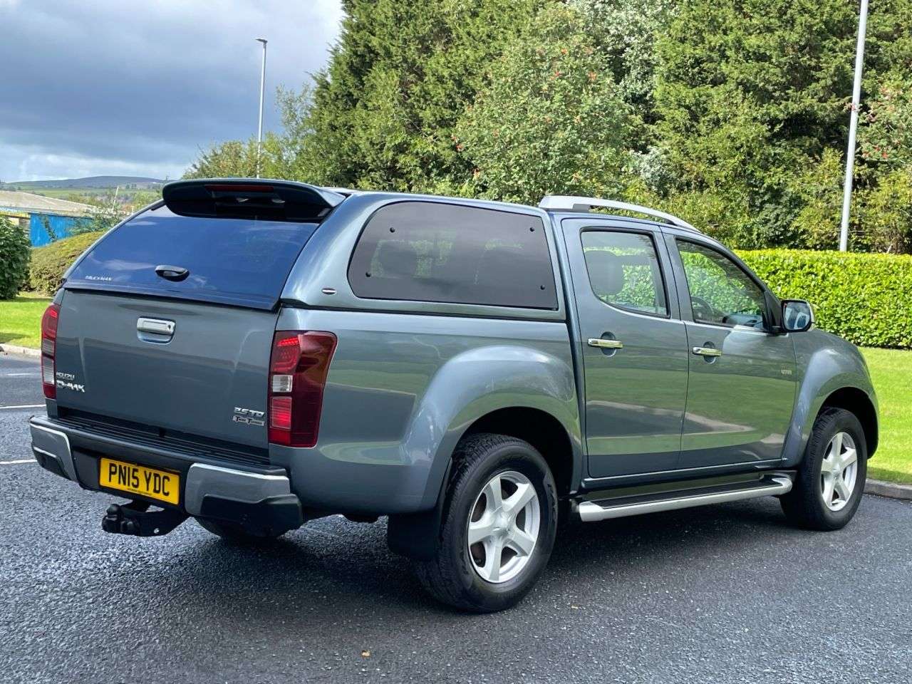 A 2015 ISUZU D-MAX 2.5 TD Utah Vision Pickup 4dr Diesel Automatic 4x4 (220 g/km, 161 bhp) ** N A 2015 ISUZU D-MAX 2.5 TD Utah Vision Pickup 4dr Diesel Automatic 4x4 (220 g/km, 161 bhp) ** N