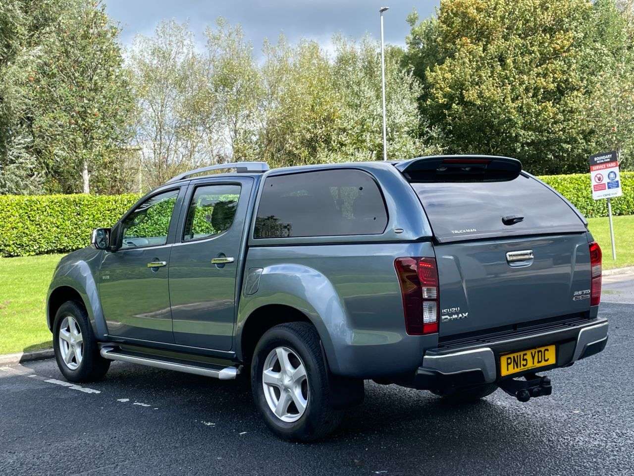 A 2015 ISUZU D-MAX 2.5 TD Utah Vision Pickup 4dr Diesel Automatic 4x4 (220 g/km, 161 bhp) ** N A 2015 ISUZU D-MAX 2.5 TD Utah Vision Pickup 4dr Diesel Automatic 4x4 (220 g/km, 161 bhp) ** N