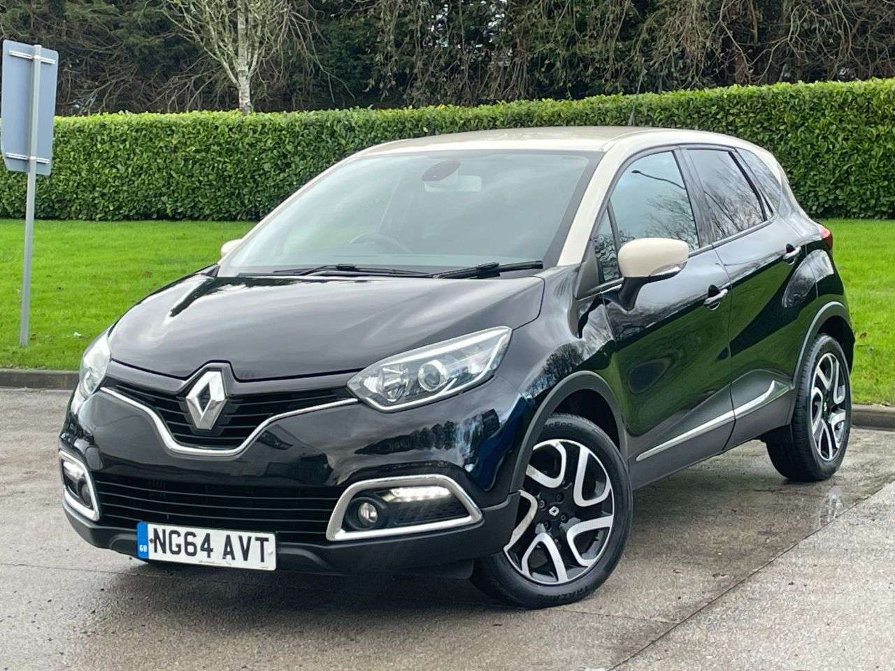 A 2015 RENAULT CAPTUR 0.9 TCe ENERGY Dynamique S MediaNav SUV 5dr Petrol Manual Euro 5 (s/s) (90 A 2015 RENAULT CAPTUR 0.9 TCe ENERGY Dynamique S MediaNav SUV 5dr Petrol Manual Euro 5 (s/s) (90