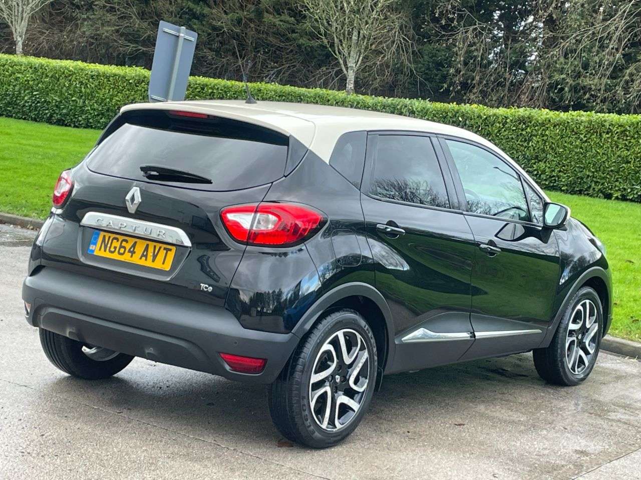 A 2015 RENAULT CAPTUR 0.9 TCe ENERGY Dynamique S MediaNav SUV 5dr Petrol Manual Euro 5 (s/s) (90 A 2015 RENAULT CAPTUR 0.9 TCe ENERGY Dynamique S MediaNav SUV 5dr Petrol Manual Euro 5 (s/s) (90