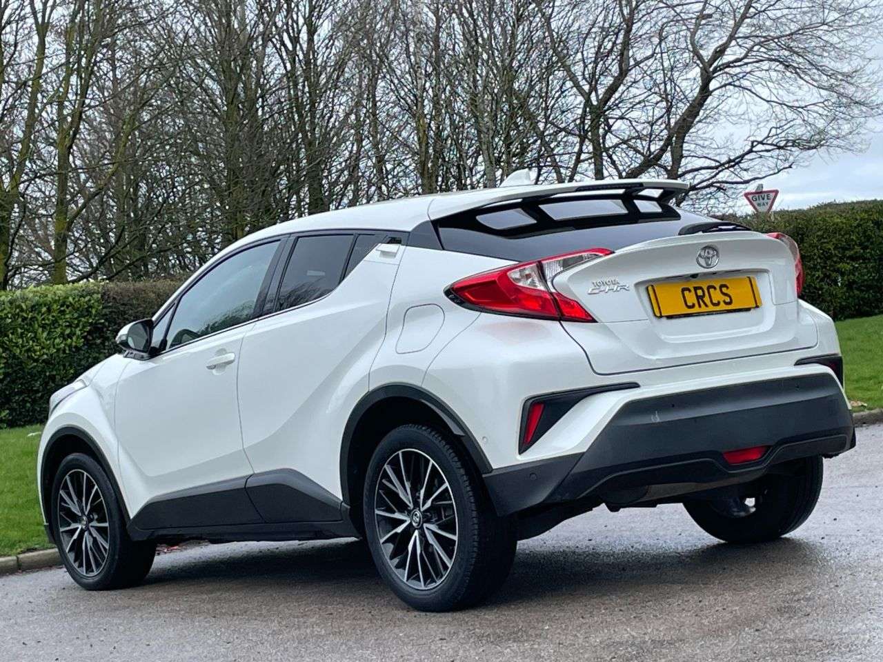 A 2017 TOYOTA C-HR 1.2 VVT-i Excel SUV 5dr Petrol Manual Euro 6 (s/s) (115 ps) * REVERSING CAM A 2017 TOYOTA C-HR 1.2 VVT-i Excel SUV 5dr Petrol Manual Euro 6 (s/s) (115 ps) * REVERSING CAM