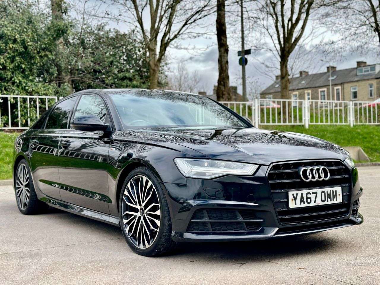 A 2018 AUDI A6 SALOON 2.0 TDI ultra Black Edition Saloon 4dr Diesel S Tronic Euro 6 (s/s) (190 ps A 2018 AUDI A6 SALOON 2.0 TDI ultra Black Edition Saloon 4dr Diesel S Tronic Euro 6 (s/s) (190 ps