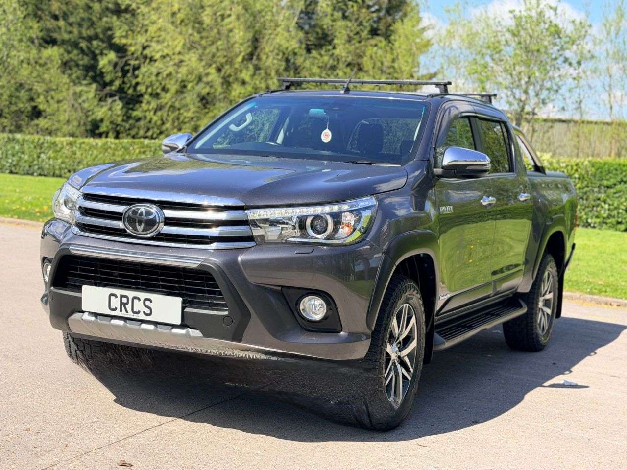 A 2018 TOYOTA HI-LUX 2.4 D-4D Invincible Pickup Double Cab 4dr Diesel Auto 4WD Euro 6 (s/s) (TSS A 2018 TOYOTA HI-LUX 2.4 D-4D Invincible Pickup Double Cab 4dr Diesel Auto 4WD Euro 6 (s/s) (TSS
