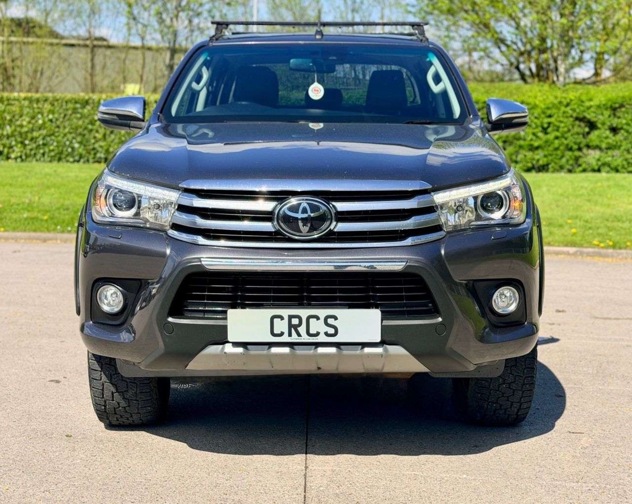 A 2018 TOYOTA HI-LUX 2.4 D-4D Invincible Pickup Double Cab 4dr Diesel Auto 4WD Euro 6 (s/s) (TSS A 2018 TOYOTA HI-LUX 2.4 D-4D Invincible Pickup Double Cab 4dr Diesel Auto 4WD Euro 6 (s/s) (TSS