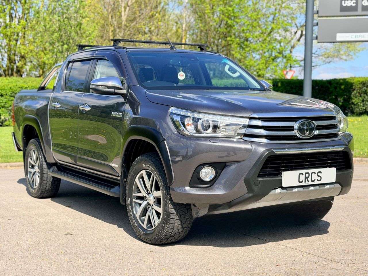 A 2018 TOYOTA HI-LUX 2.4 D-4D Invincible Pickup Double Cab 4dr Diesel Auto 4WD Euro 6 (s/s) (TSS A 2018 TOYOTA HI-LUX 2.4 D-4D Invincible Pickup Double Cab 4dr Diesel Auto 4WD Euro 6 (s/s) (TSS