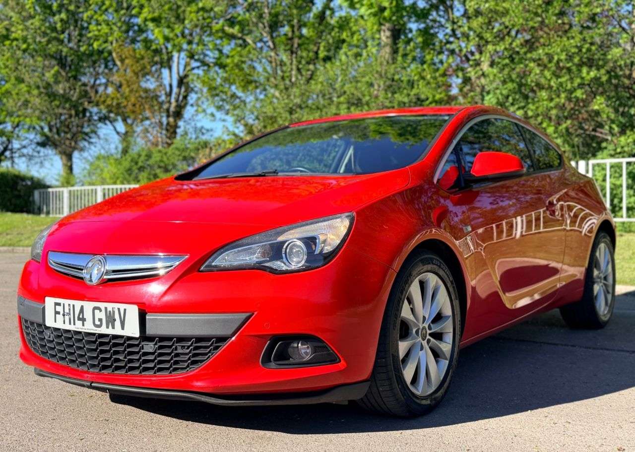 A 2014 VAUXHALL ASTRA GTC 2.0 CDTi SRi Coupe 3dr Diesel Auto Euro 5 (165 ps) A 2014 VAUXHALL ASTRA GTC 2.0 CDTi SRi Coupe 3dr Diesel Auto Euro 5 (165 ps)
