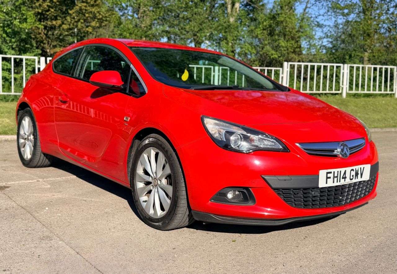 A 2014 VAUXHALL ASTRA GTC 2.0 CDTi SRi Coupe 3dr Diesel Auto Euro 5 (165 ps) A 2014 VAUXHALL ASTRA GTC 2.0 CDTi SRi Coupe 3dr Diesel Auto Euro 5 (165 ps)