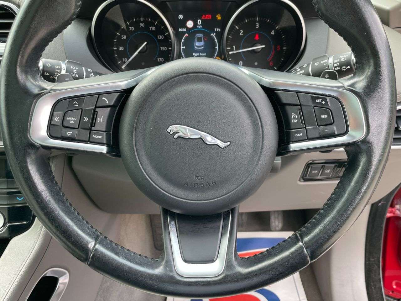 2018 JAGUAR F-PACE 2018 JAGUAR F-PACE