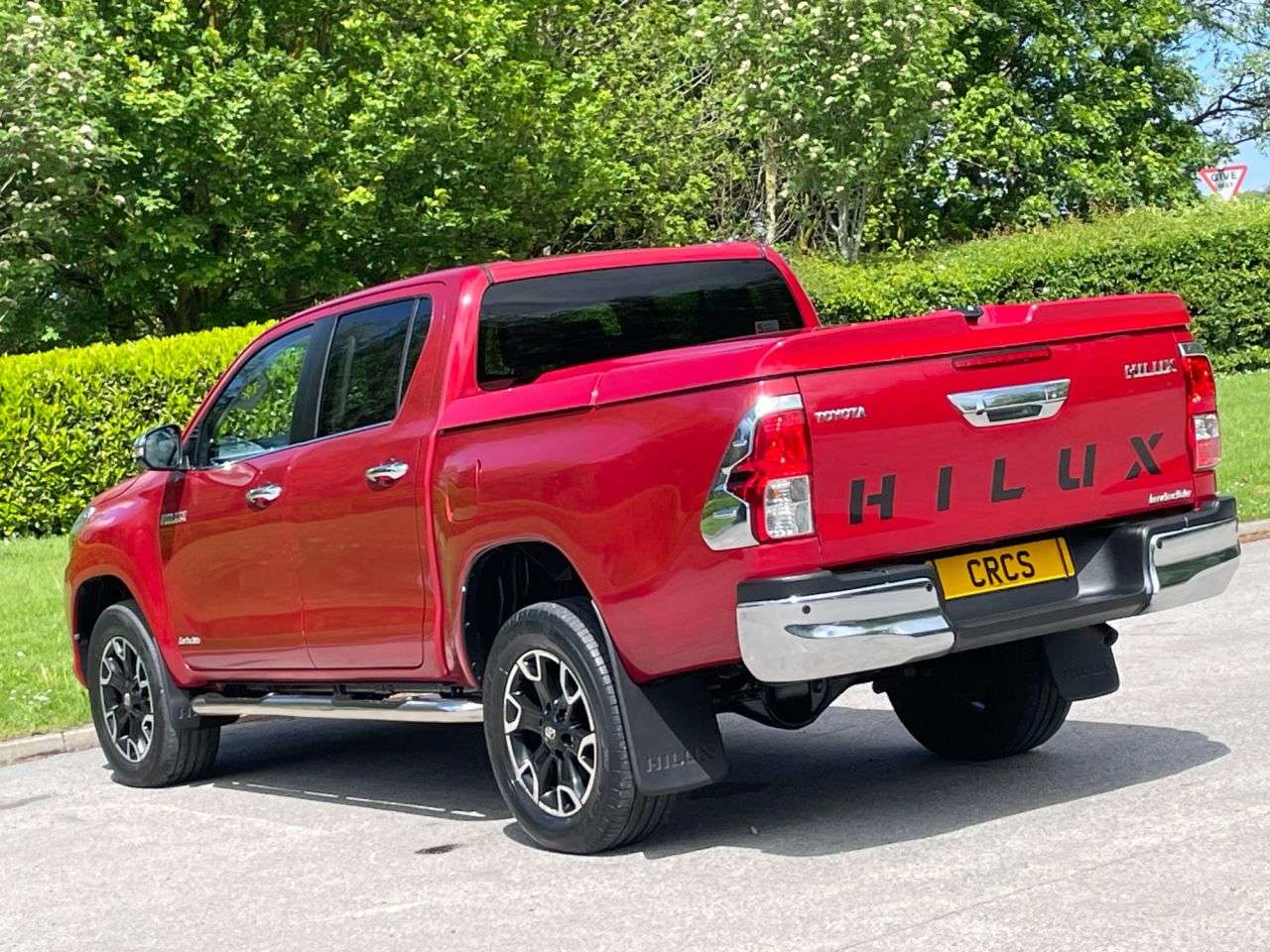 A 2016 TOYOTA HI-LUX 2.4 D-4D Invincible X Pickup Double Cab 4dr Diesel Manual 4WD Euro 6 (TSS) A 2016 TOYOTA HI-LUX 2.4 D-4D Invincible X Pickup Double Cab 4dr Diesel Manual 4WD Euro 6 (TSS)