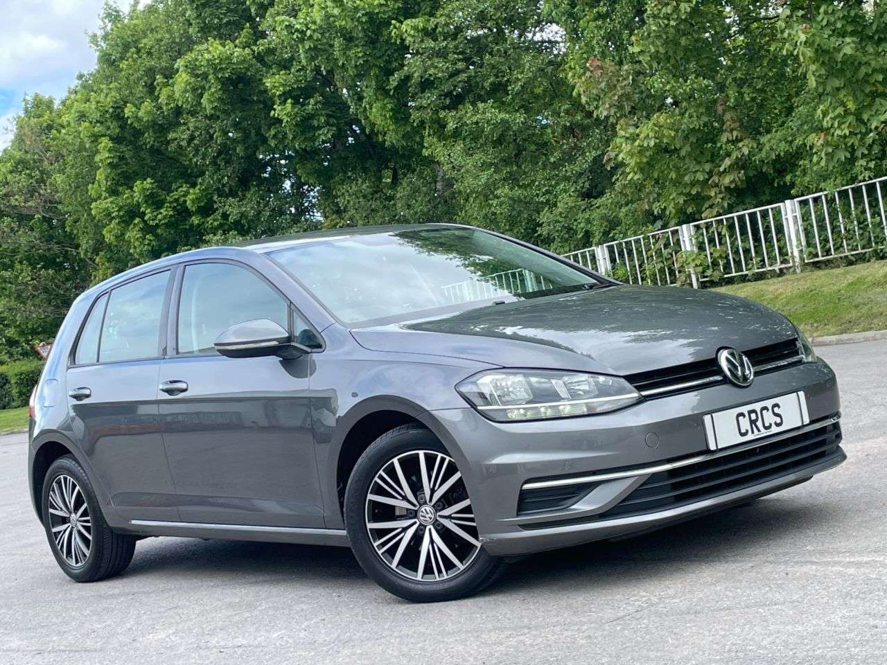 A 2017 VOLKSWAGEN GOLF GOLF SE NAVIGATION SAT NAV + BLUETOOTH A 2017 VOLKSWAGEN GOLF GOLF SE NAVIGATION SAT NAV + BLUETOOTH