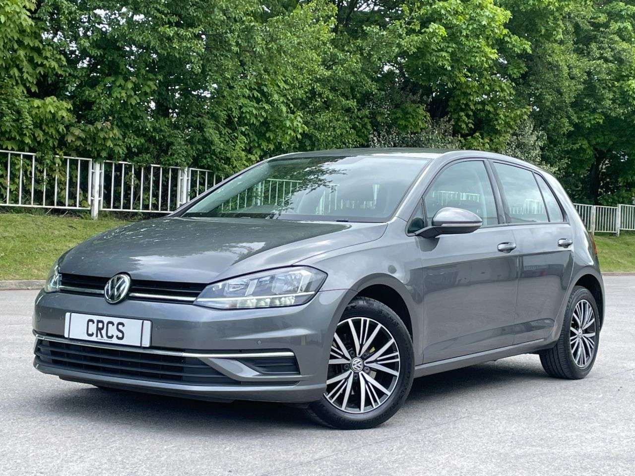 A 2017 VOLKSWAGEN GOLF GOLF SE NAVIGATION SAT NAV + BLUETOOTH A 2017 VOLKSWAGEN GOLF GOLF SE NAVIGATION SAT NAV + BLUETOOTH