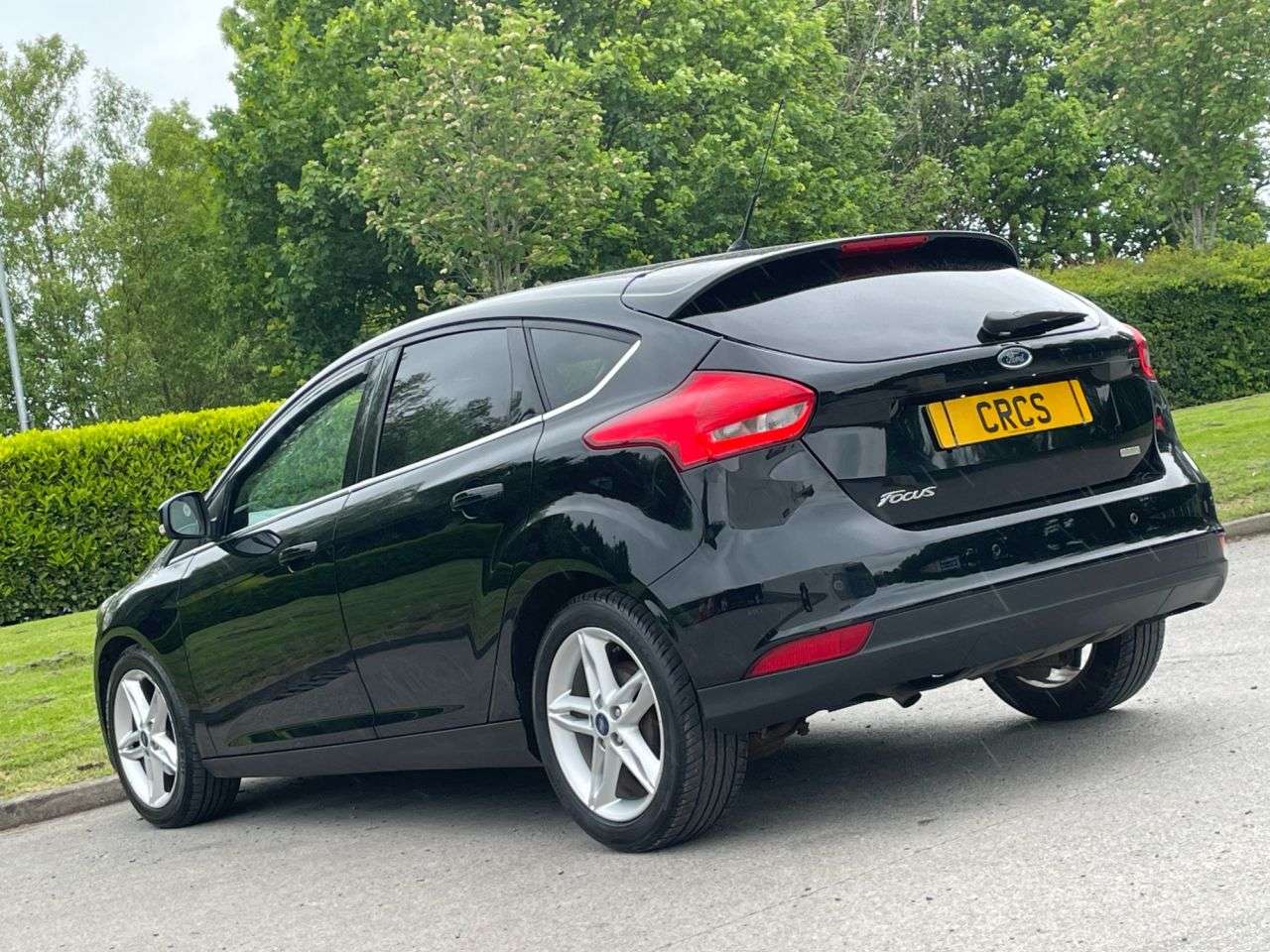 A 2016 FORD FOCUS 1.0T EcoBoost Zetec Hatchback 5dr Petrol Manual Euro 6 (s/s) (125 ps) BLUET A 2016 FORD FOCUS 1.0T EcoBoost Zetec Hatchback 5dr Petrol Manual Euro 6 (s/s) (125 ps) BLUET