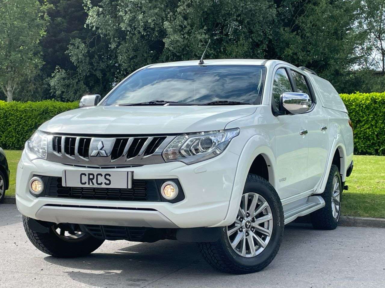 A 2017 MITSUBISHI L200 2.4 DI-D DC Warrior Pickup Double Cab 4dr Diesel Manual 4WD Euro 6 (178 ps) A 2017 MITSUBISHI L200 2.4 DI-D DC Warrior Pickup Double Cab 4dr Diesel Manual 4WD Euro 6 (178 ps)