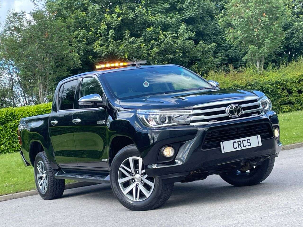 A 2019 TOYOTA HI-LUX 2.4 D-4D Invincible Pickup Double Cab 4dr Diesel Manual 4WD Euro 6 (s/s) (T A 2019 TOYOTA HI-LUX 2.4 D-4D Invincible Pickup Double Cab 4dr Diesel Manual 4WD Euro 6 (s/s) (T