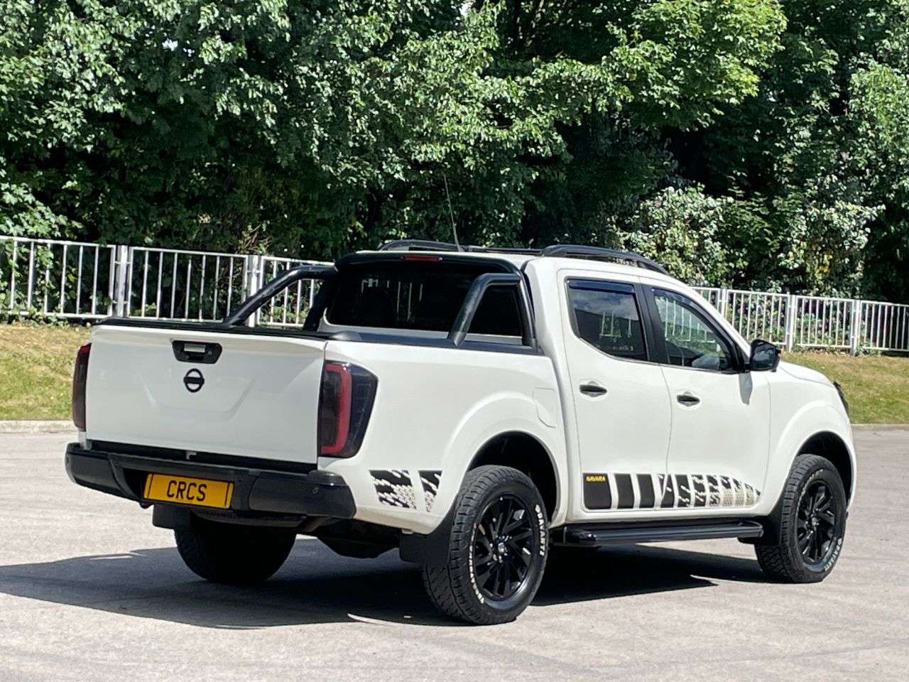 A 2018 NISSAN NAVARA 2.3 dCi N-Guard Pickup Double Cab 4dr Diesel Auto 4WD Euro 6 (190 ps) ** NO A 2018 NISSAN NAVARA 2.3 dCi N-Guard Pickup Double Cab 4dr Diesel Auto 4WD Euro 6 (190 ps) ** NO