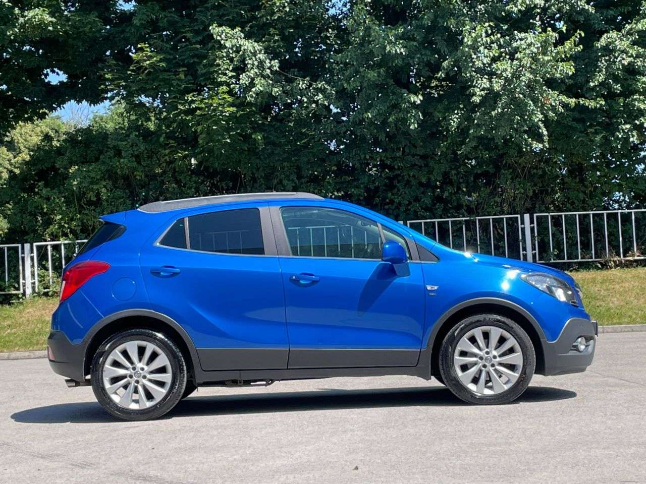 A 2016 VAUXHALL MOKKA 1.6 CDTi SE SUV 5dr Diesel Manual 2WD Euro 6 (s/s) (136 ps) LEATHER SEATS + A 2016 VAUXHALL MOKKA 1.6 CDTi SE SUV 5dr Diesel Manual 2WD Euro 6 (s/s) (136 ps) LEATHER SEATS +