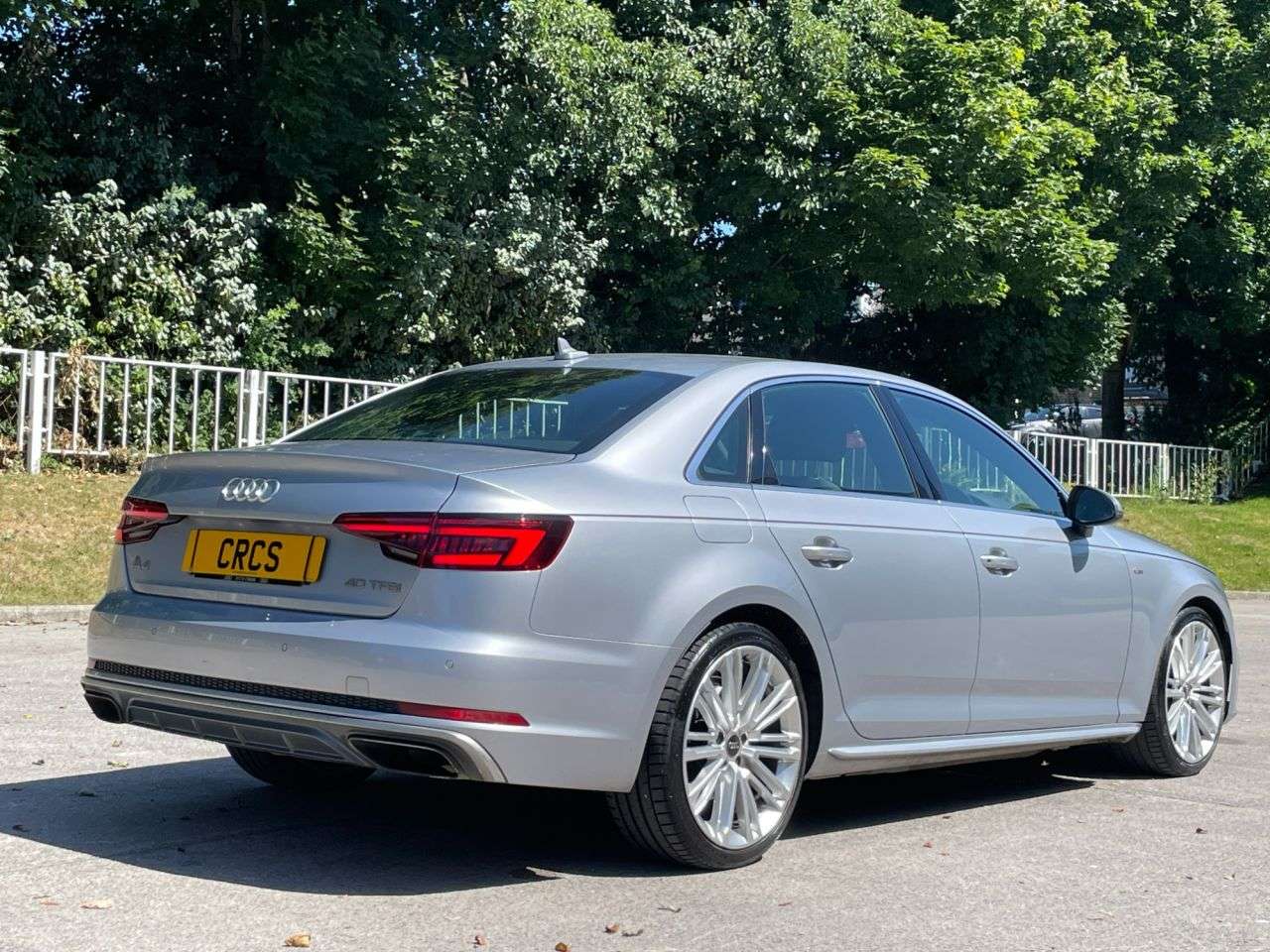 A 2019 AUDI A4 2.0 TFSI 40 S line Saloon 4dr Petrol S Tronic Euro 6 (s/s) (190 ps) SAT NAV A 2019 AUDI A4 2.0 TFSI 40 S line Saloon 4dr Petrol S Tronic Euro 6 (s/s) (190 ps) SAT NAV