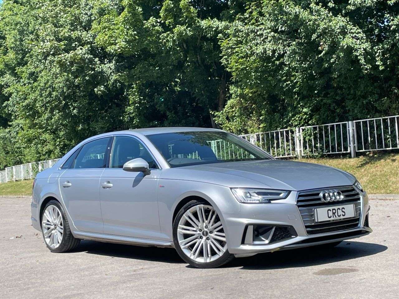 A 2019 AUDI A4 2.0 TFSI 40 S line Saloon 4dr Petrol S Tronic Euro 6 (s/s) (190 ps) SAT NAV A 2019 AUDI A4 2.0 TFSI 40 S line Saloon 4dr Petrol S Tronic Euro 6 (s/s) (190 ps) SAT NAV