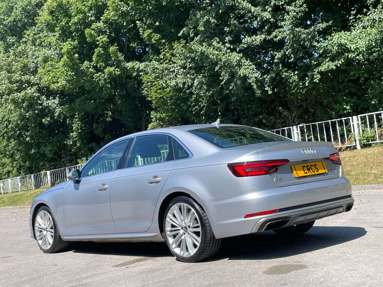 A 2019 AUDI A4 2.0 TFSI 40 S line Saloon 4dr Petrol S Tronic Euro 6 (s/s) (190 ps) SAT NAV A 2019 AUDI A4 2.0 TFSI 40 S line Saloon 4dr Petrol S Tronic Euro 6 (s/s) (190 ps) SAT NAV