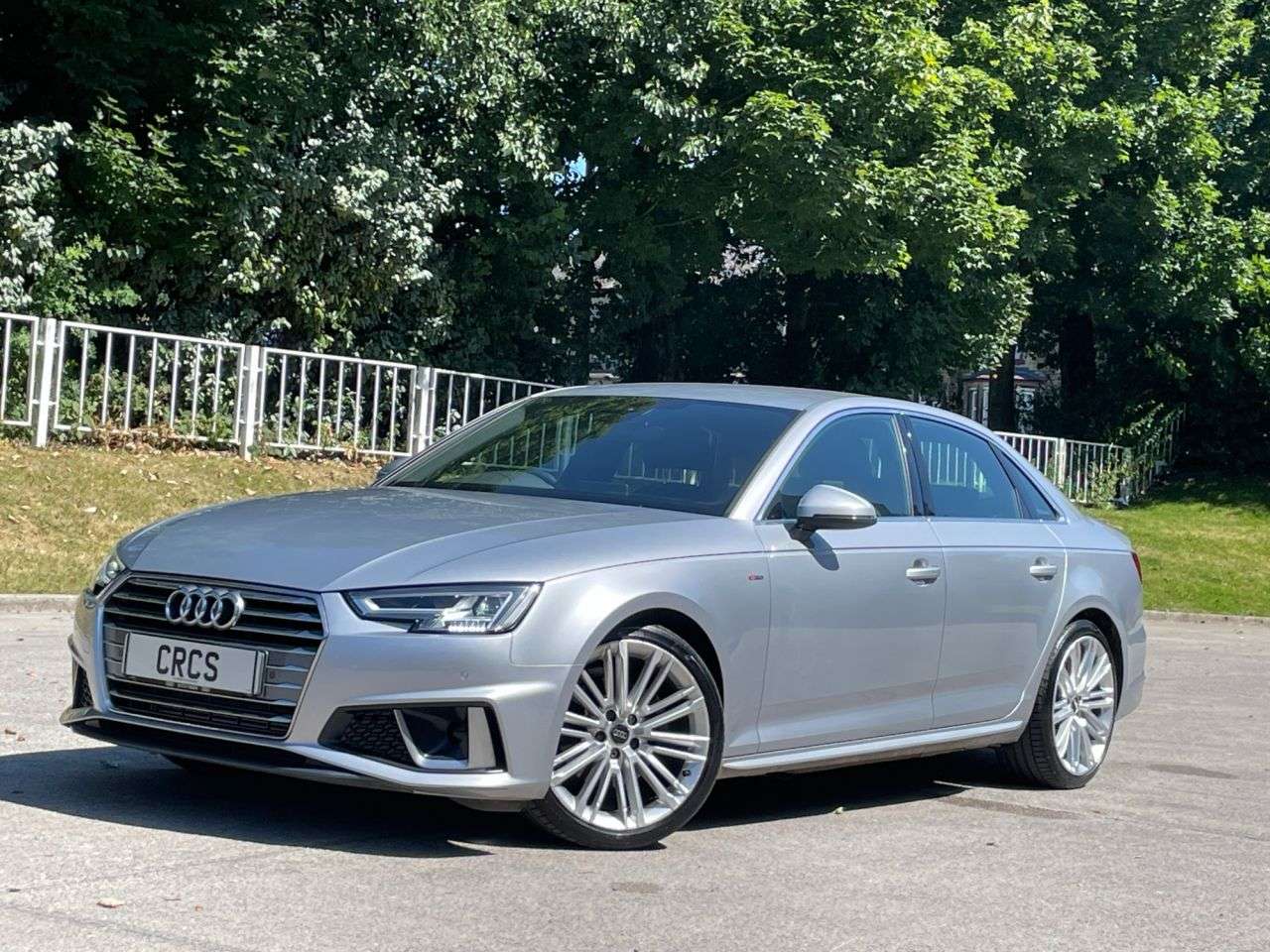 A 2019 AUDI A4 2.0 TFSI 40 S line Saloon 4dr Petrol S Tronic Euro 6 (s/s) (190 ps) SAT NAV A 2019 AUDI A4 2.0 TFSI 40 S line Saloon 4dr Petrol S Tronic Euro 6 (s/s) (190 ps) SAT NAV