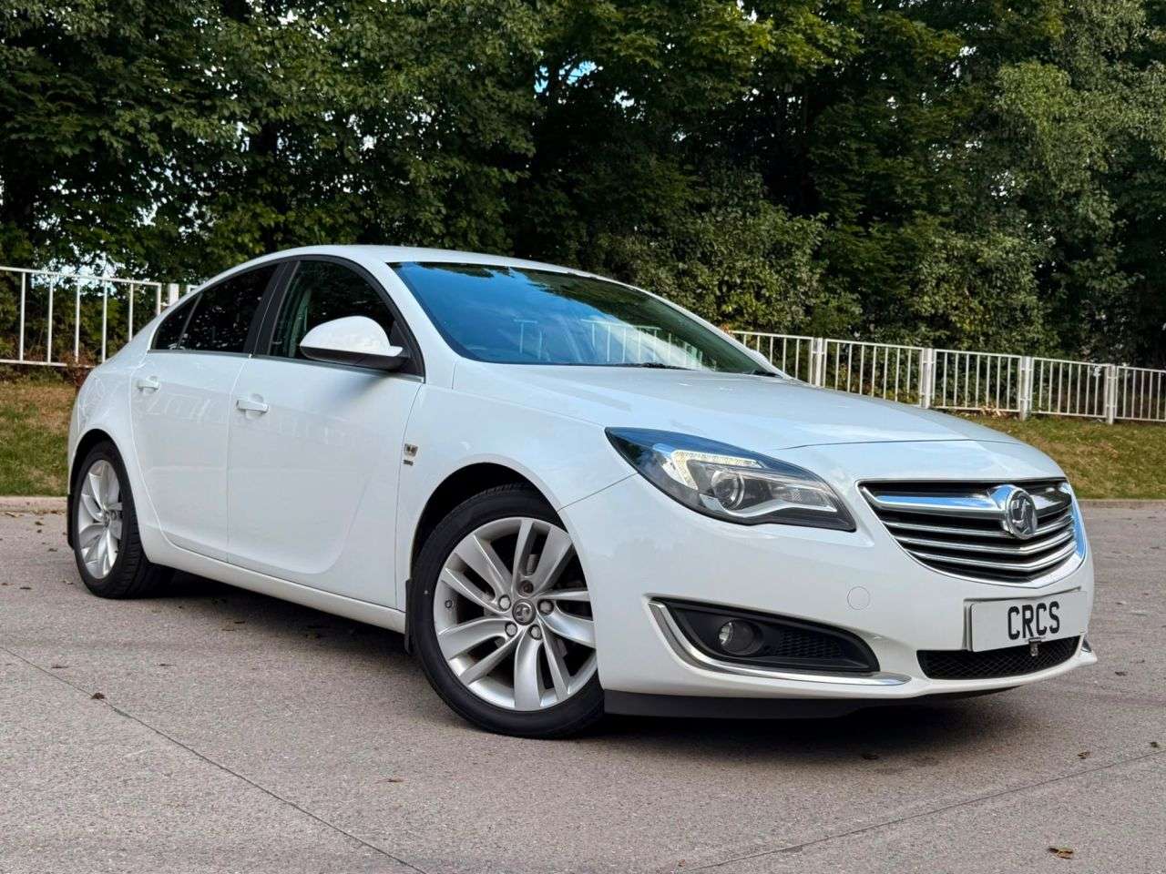 A 2014 VAUXHALL INSIGNIA 2.0 CDTi ecoFLEX SRi Hatchback 5dr Diesel Manual Euro 5 (s/s) (140 ps) A 2014 VAUXHALL INSIGNIA 2.0 CDTi ecoFLEX SRi Hatchback 5dr Diesel Manual Euro 5 (s/s) (140 ps)