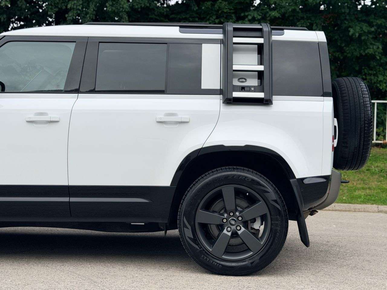2024 LAND ROVER DEFENDER 110 2024 LAND ROVER DEFENDER 110