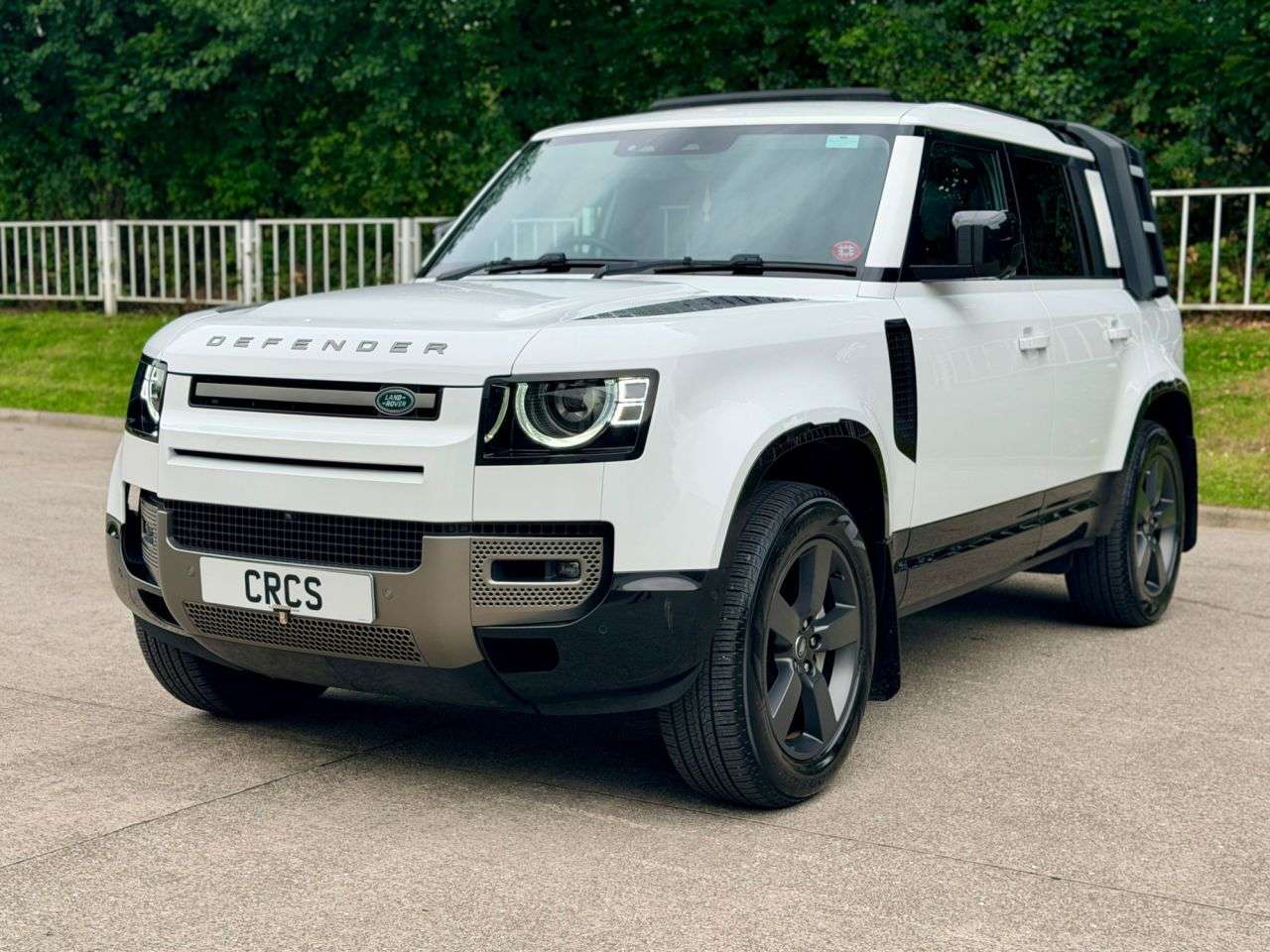 A 2024 LAND ROVER DEFENDER 110 3.0 D300 MHEV X-Dynamic HSE SUV 5dr Diesel Auto 4WD Euro 6 (s/s) (300 ps) 1 A 2024 LAND ROVER DEFENDER 110 3.0 D300 MHEV X-Dynamic HSE SUV 5dr Diesel Auto 4WD Euro 6 (s/s) (300 ps) 1