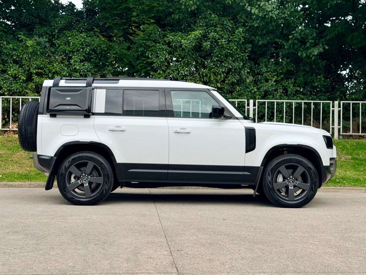 2024 LAND ROVER DEFENDER 110 2024 LAND ROVER DEFENDER 110