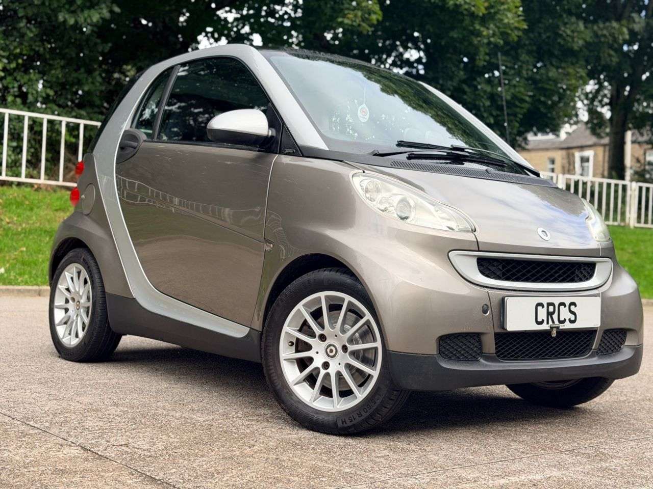 A 2009 SMART FORTWO 1.0 MHD Passion Coupe 2dr Petrol Auto Euro 4 (71 bhp) A 2009 SMART FORTWO 1.0 MHD Passion Coupe 2dr Petrol Auto Euro 4 (71 bhp)
