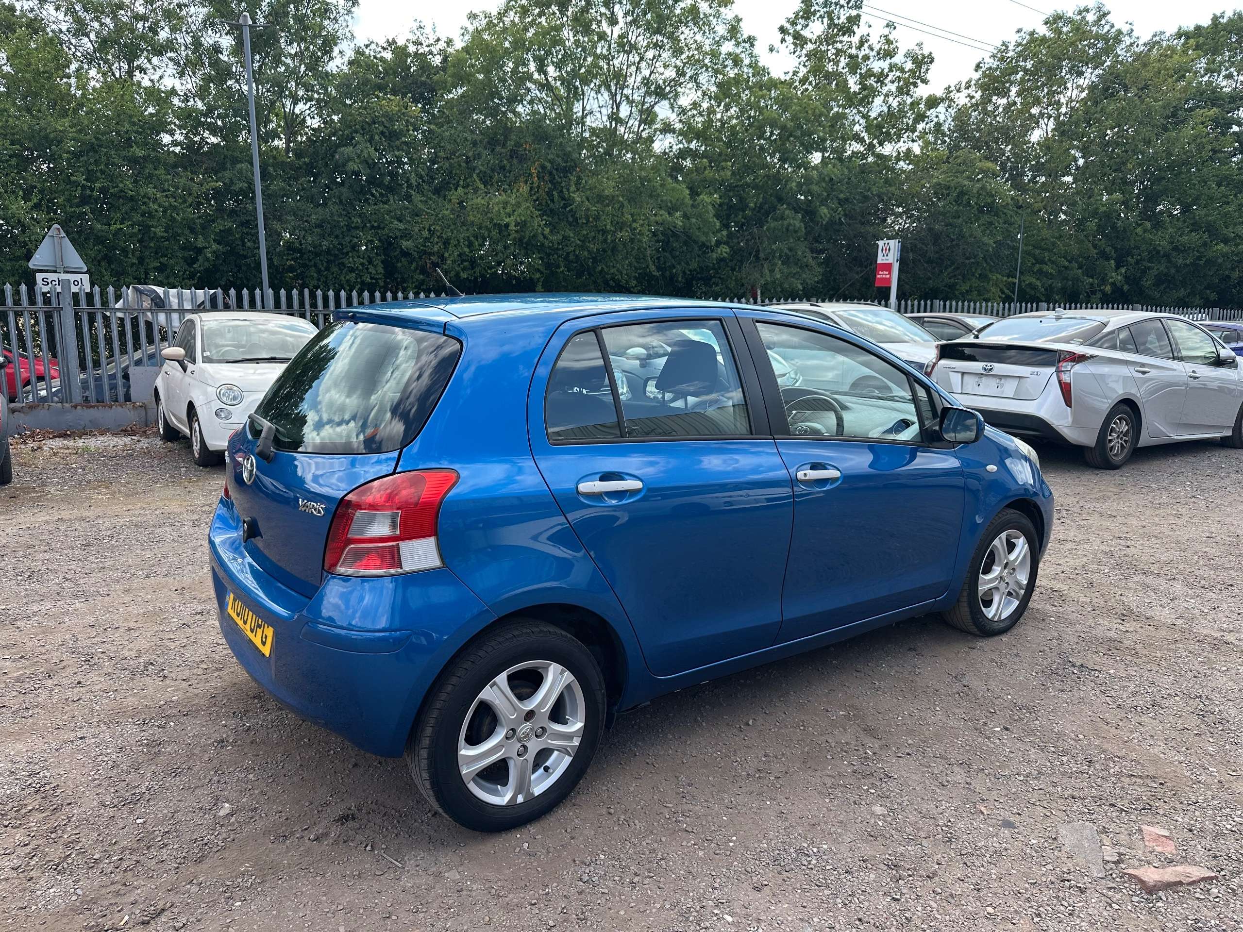 A 2010 TOYOTA YARIS 1.33 Dual VVT-i TR Hatchback 5dr Petrol Manual Euro 4 (s/s) (101 ps) A 2010 TOYOTA YARIS 1.33 Dual VVT-i TR Hatchback 5dr Petrol Manual Euro 4 (s/s) (101 ps)