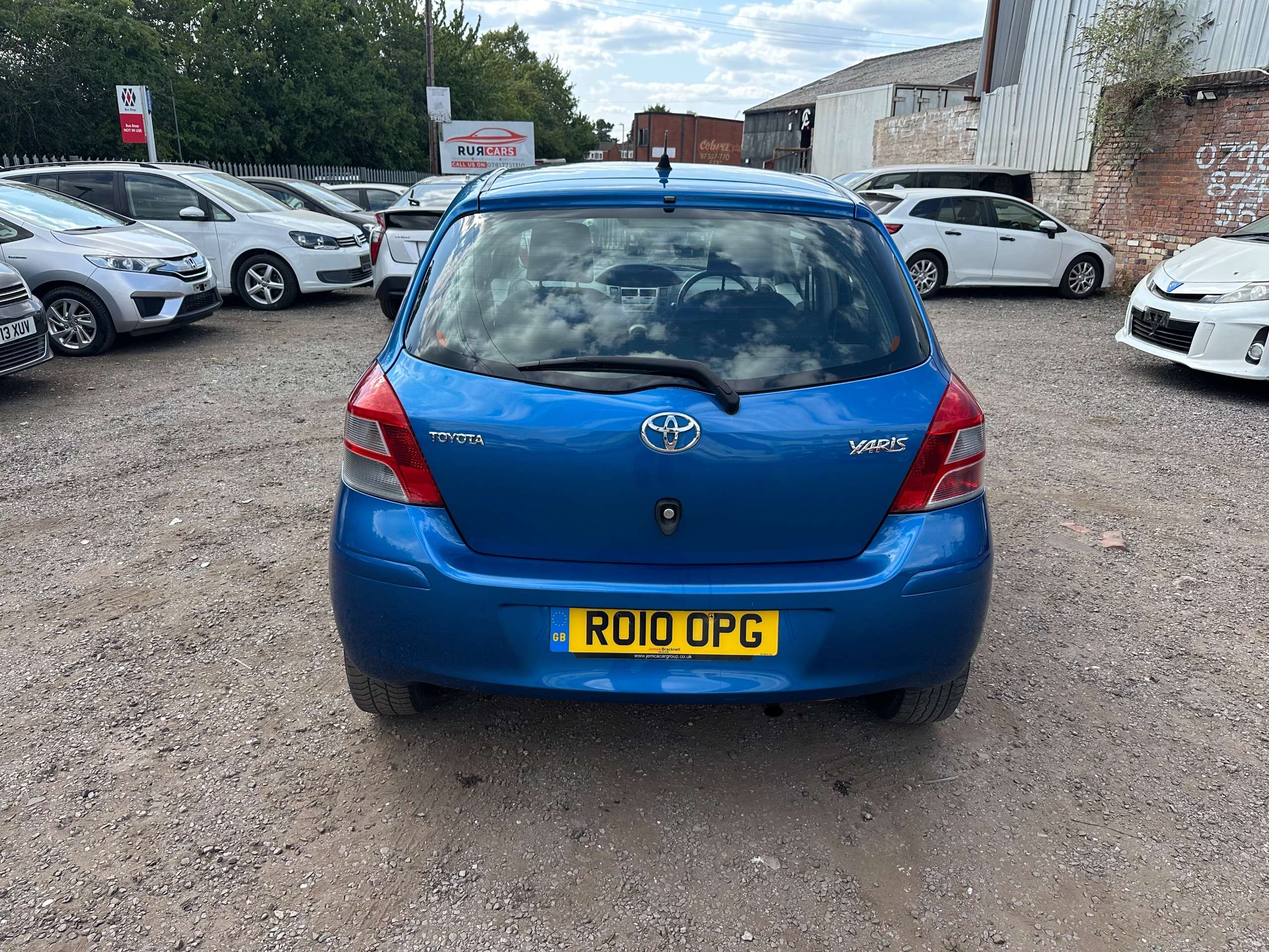 A 2010 TOYOTA YARIS 1.33 Dual VVT-i TR Hatchback 5dr Petrol Manual Euro 4 (s/s) (101 ps) A 2010 TOYOTA YARIS 1.33 Dual VVT-i TR Hatchback 5dr Petrol Manual Euro 4 (s/s) (101 ps)