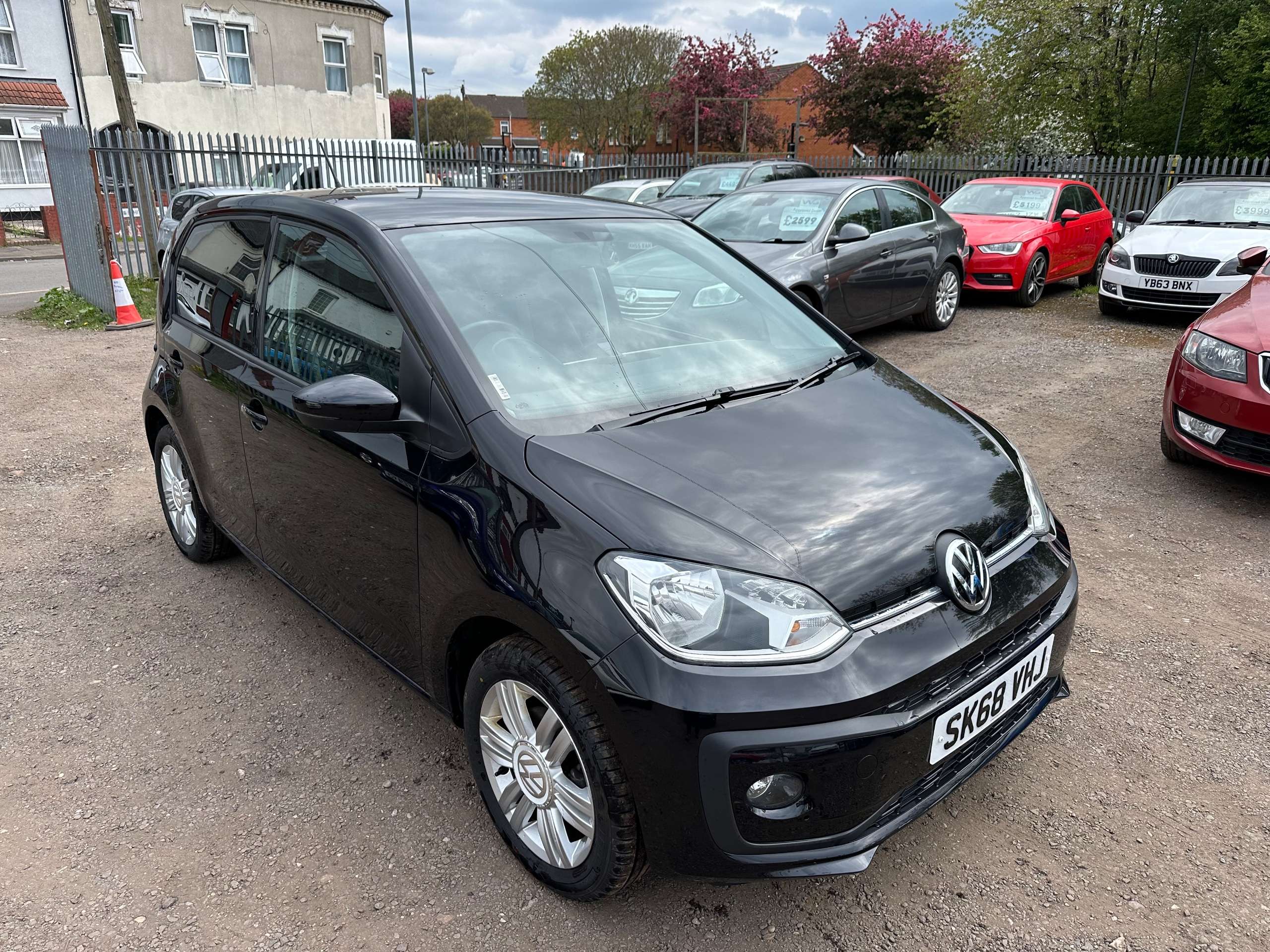 A 2018 VOLKSWAGEN UP! 1.0 High up! Hatchback 5dr Petrol Manual Euro 6 (s/s) (75 ps) A 2018 VOLKSWAGEN UP! 1.0 High up! Hatchback 5dr Petrol Manual Euro 6 (s/s) (75 ps)