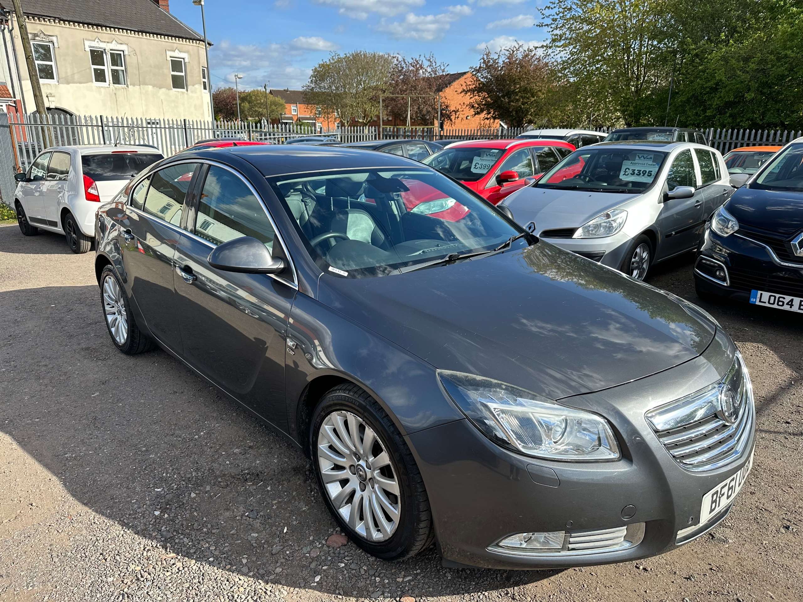 A 2011 VAUXHALL INSIGNIA 2.0 CDTi Elite Nav Hatchback 5dr Diesel Auto Euro 5 (160 ps) A 2011 VAUXHALL INSIGNIA 2.0 CDTi Elite Nav Hatchback 5dr Diesel Auto Euro 5 (160 ps)