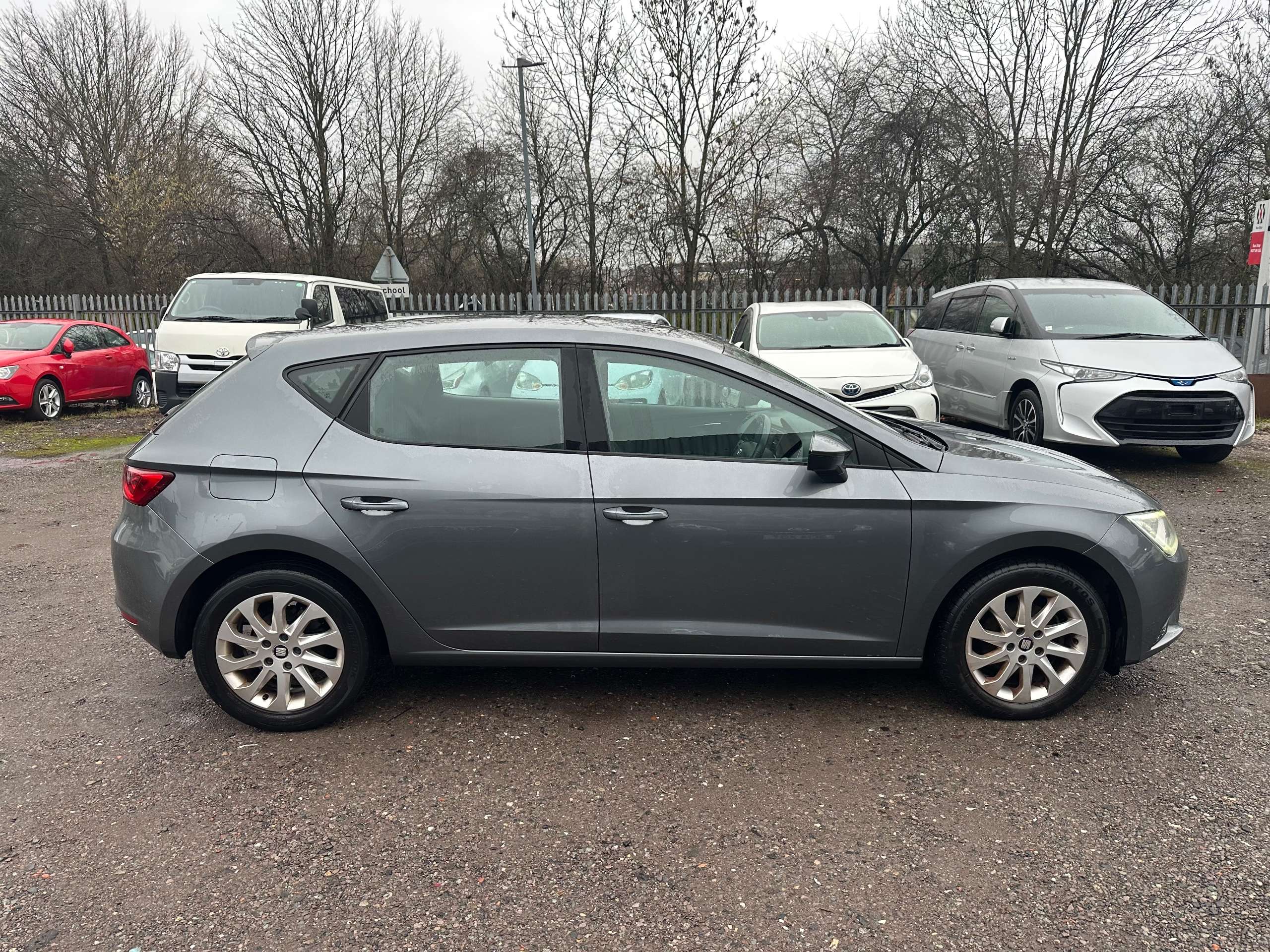 A 2014 SEAT LEON 1.2 TSI SE Hatchback 5dr Petrol Manual Euro 5 (s/s) (105 ps) A 2014 SEAT LEON 1.2 TSI SE Hatchback 5dr Petrol Manual Euro 5 (s/s) (105 ps)